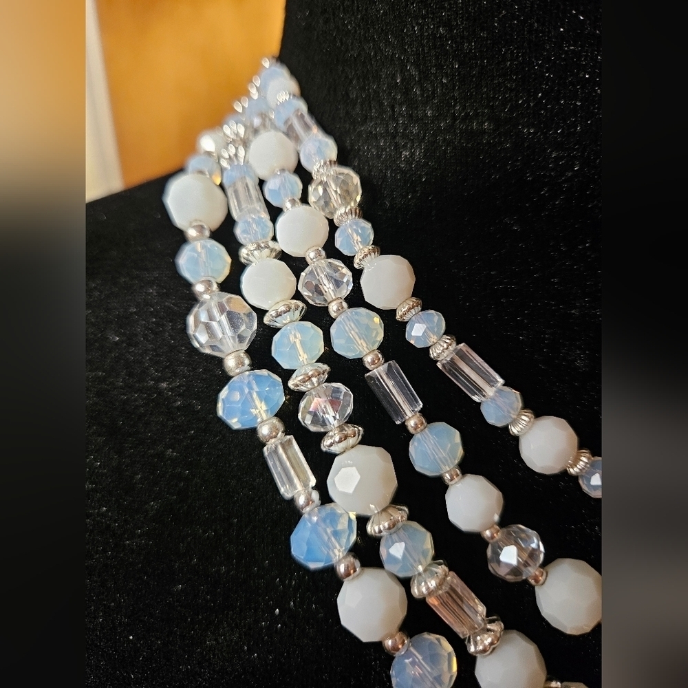 Multi Layered Aurora Beaded Necklace NWOT - Picture 2 of 4